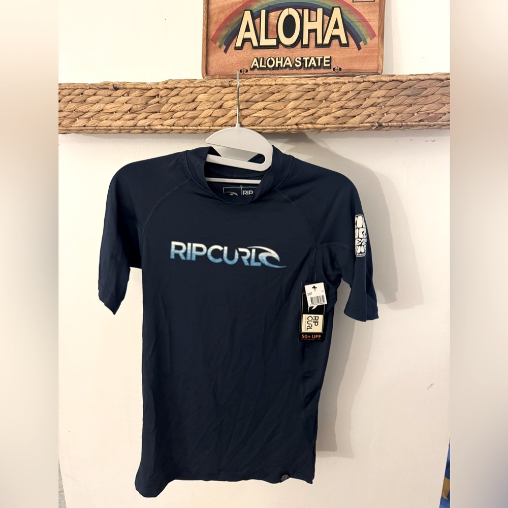 NWT Rip Curl UPF 50+short-sleeve Navy Blue Rash Guard Top Surf Size Small Unisex